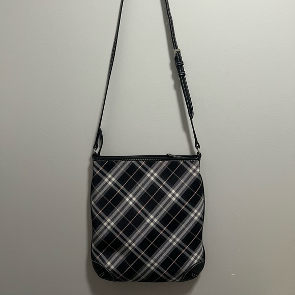 PRELOVED AUTHENTIC BURBERRY LONDON BLUE LABEL CROSSBODY SLING BAG - Picture 3 of 16